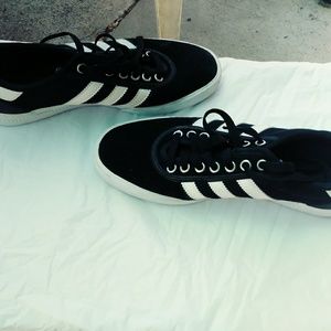 Addidas mens shate shoes